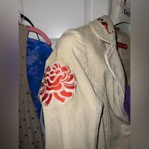 😍Unique Made in Brazil carmim Girl 💋Embroidered Cream Blazer